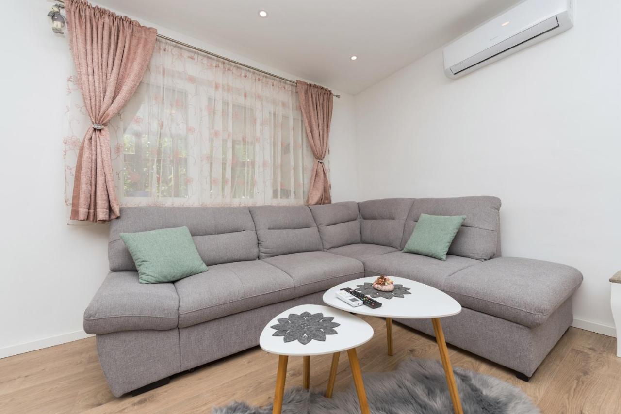 Apartment Strawberry มาคาร์สกา ภายนอก รูปภาพ