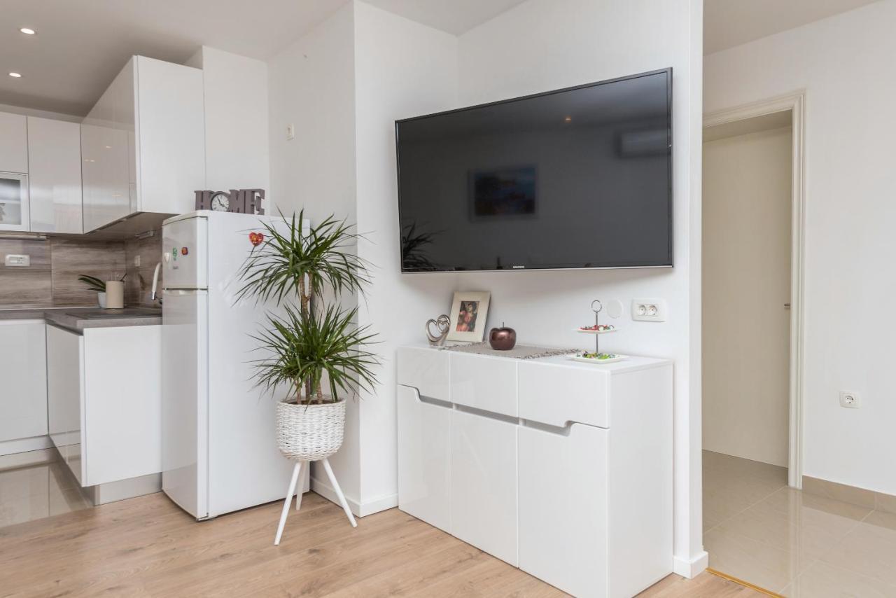Apartment Strawberry มาคาร์สกา ภายนอก รูปภาพ