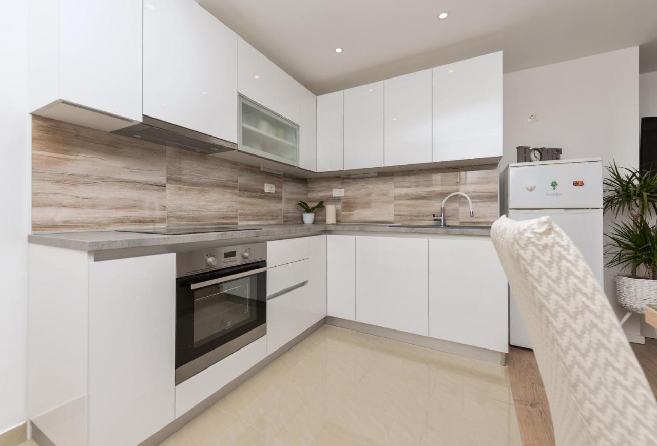 Apartment Strawberry มาคาร์สกา ภายนอก รูปภาพ